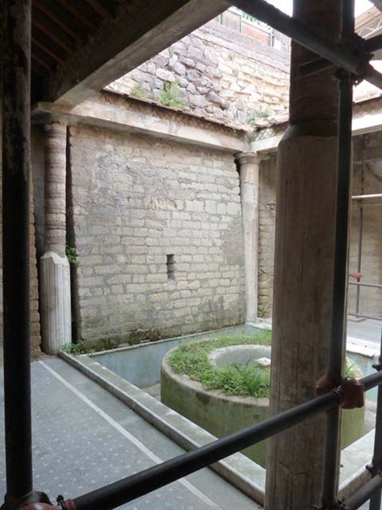 Oplontis, September 2015. Room 16, looking north-west.