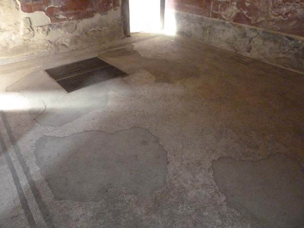 Oplontis, September 2015. Room 18, looking north-west across mosaic floor.