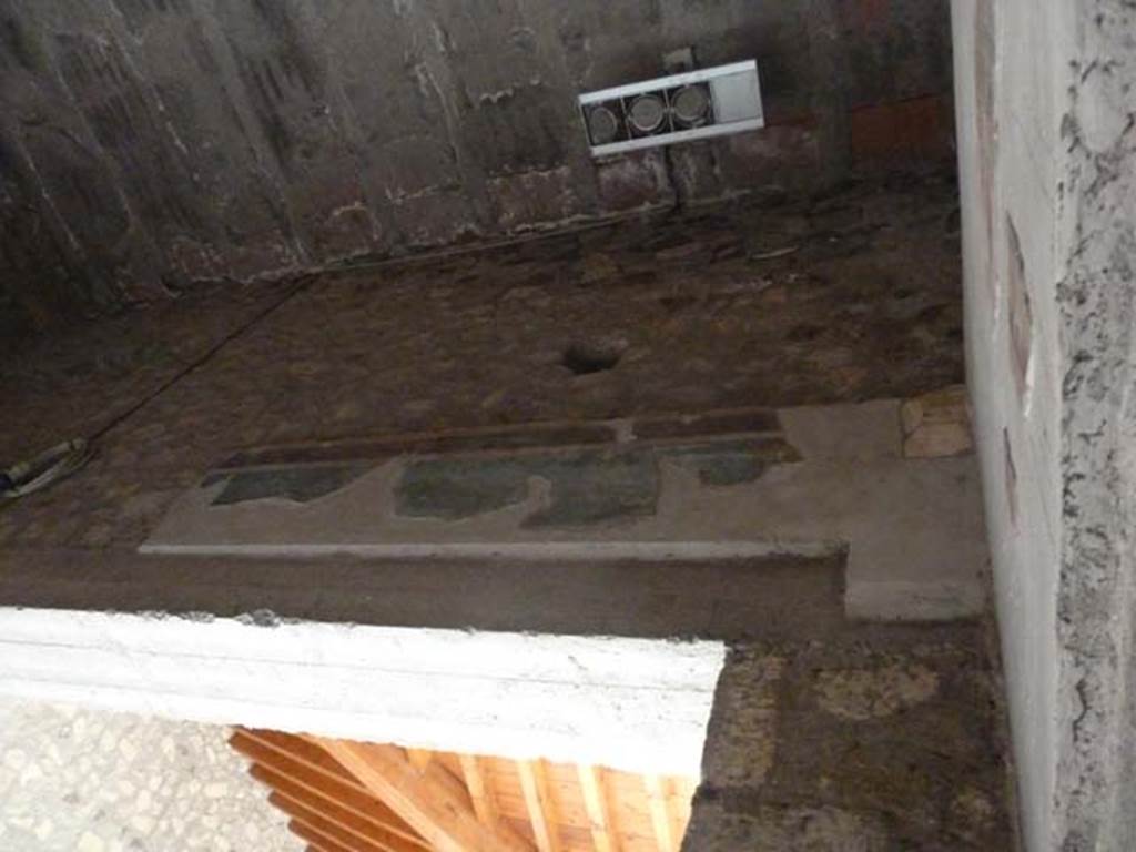 Oplontis, September 2015. Room 23, upper east wall with remains of painted decoration, taken from doorway in south corridor.