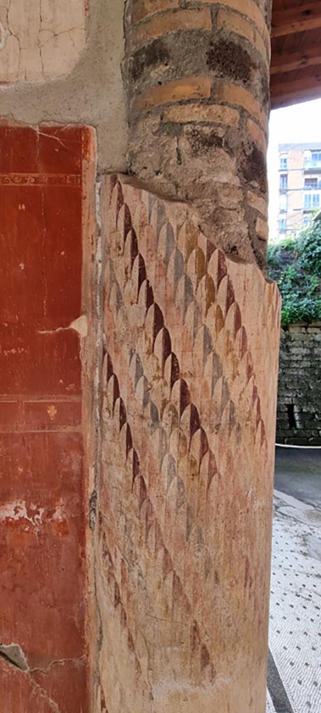Oplontis Villa of Poppea, January 2023.
Portico 24, looking south towards detail of stuccoed painted column. 
Photo courtesy of Miriam Colomer.

