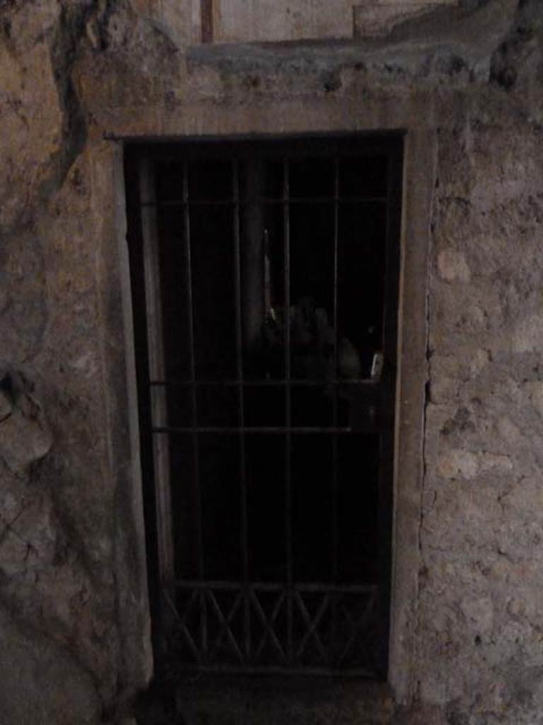 Oplontis, September 2015. Room 27, doorway in south wall leading to room 22.  
