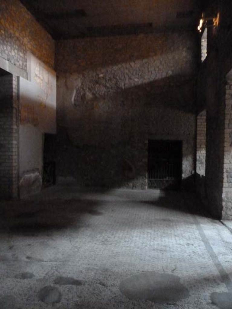 Oplontis, September 2015. Room 27, looking north across flooring, with doorway to room 2, on left, and room 28, centre right.
On the right is the large doorway to the internal peristyle, no.32.
