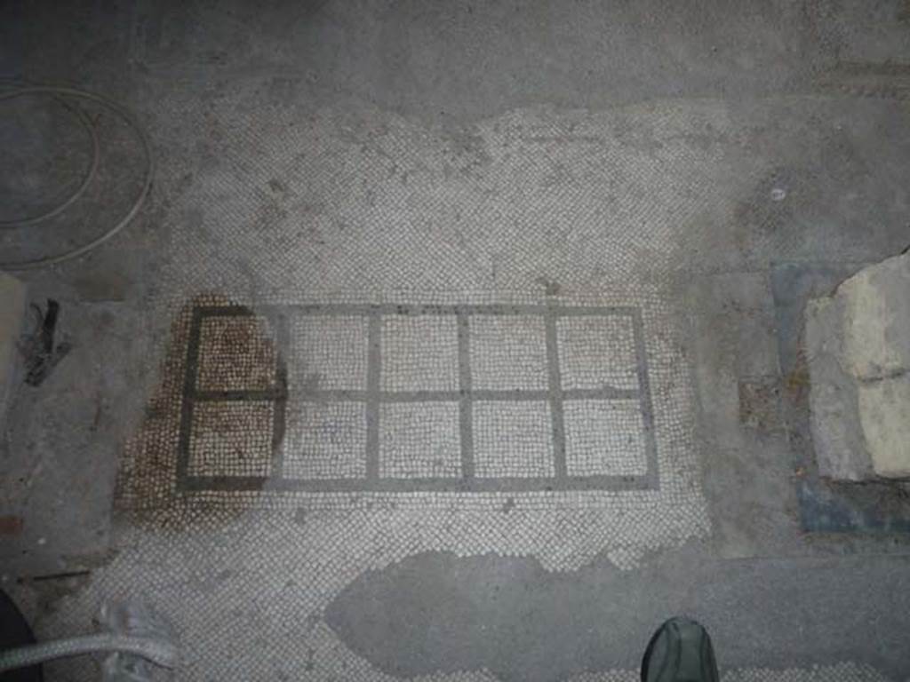 Oplontis, September 2015. Room 30, threshold of doorway, from corridor