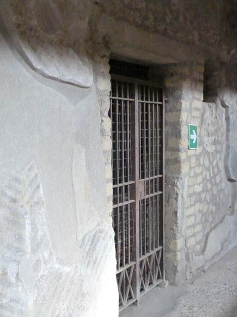Oplontis, September 2015. Room 32, doorway to room 43 on east side of internal peristyle.