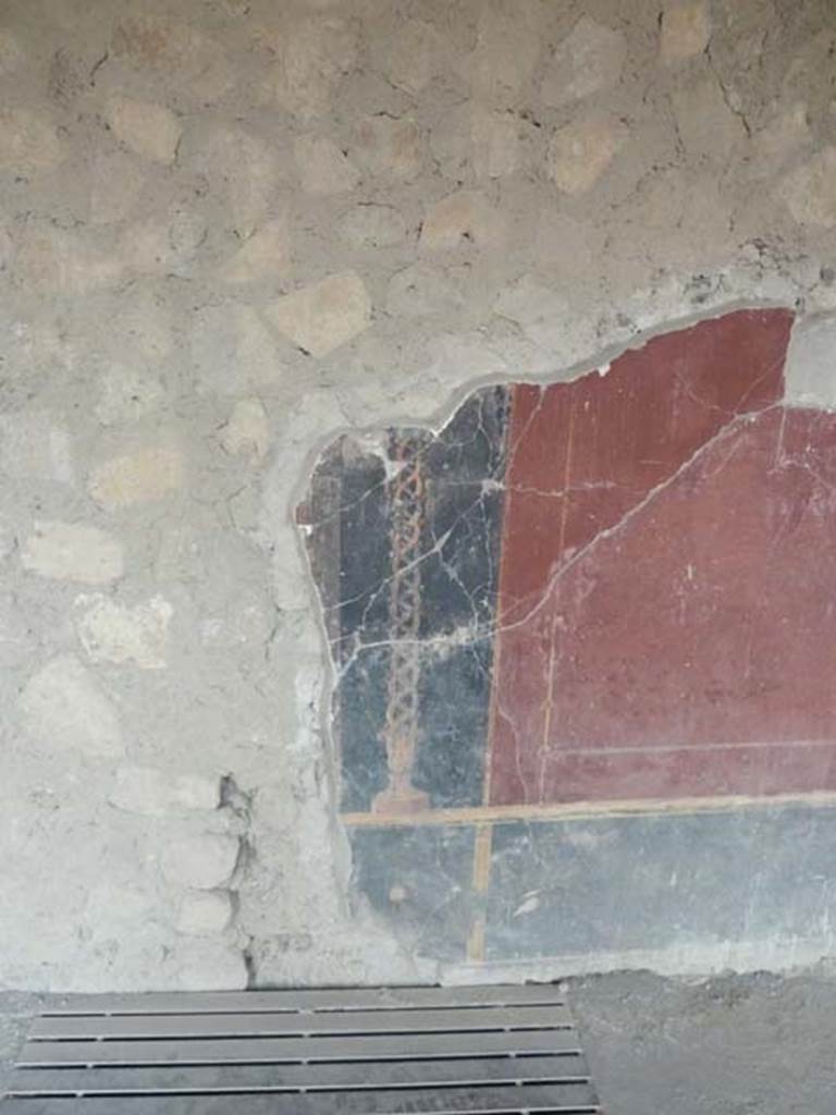 Oplontis, September 2015. Portico 40, detail of painted decoration from west wall, in north-west corner.