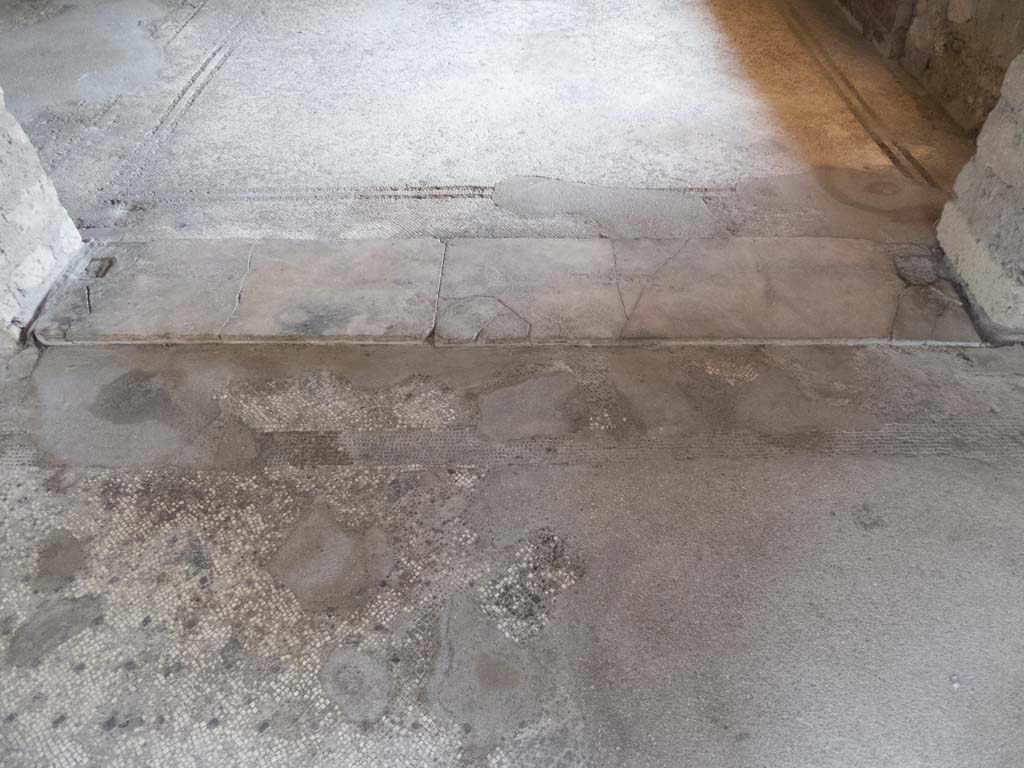 Oplontis Villa of Poppea, September 2017. Room 41, doorway threshold from Portico 24.
Foto Annette Haug, ERC Grant 681269 DÉCOR.