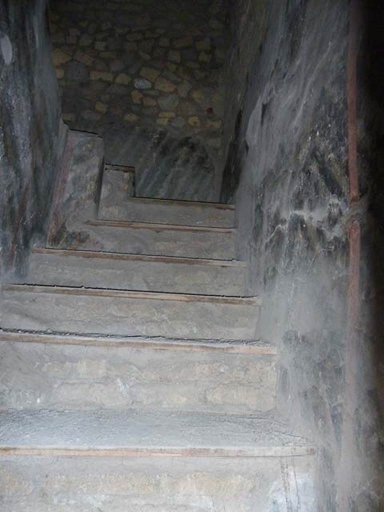 Oplontis, September 2015. Room 42, top of steps to upper floor, and painted wall decoration.