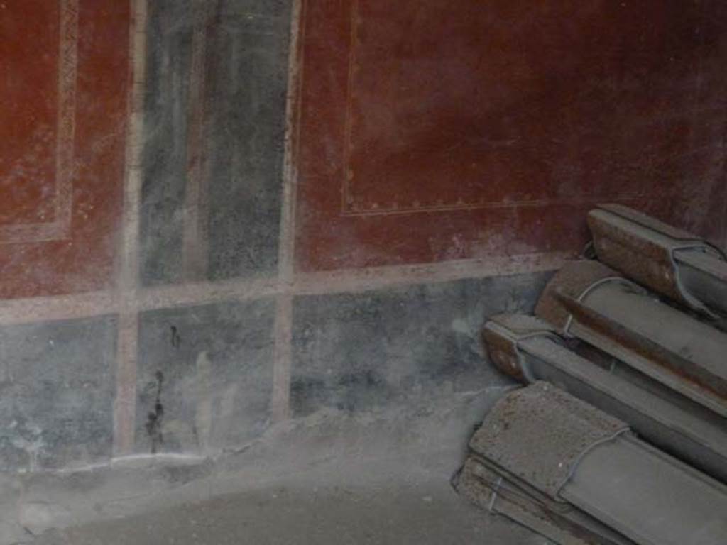 Oplontis, September 2015. Room 55, Oplontis, September 2015. Room 55, black zoccolo with remains of plant painting on south wall.