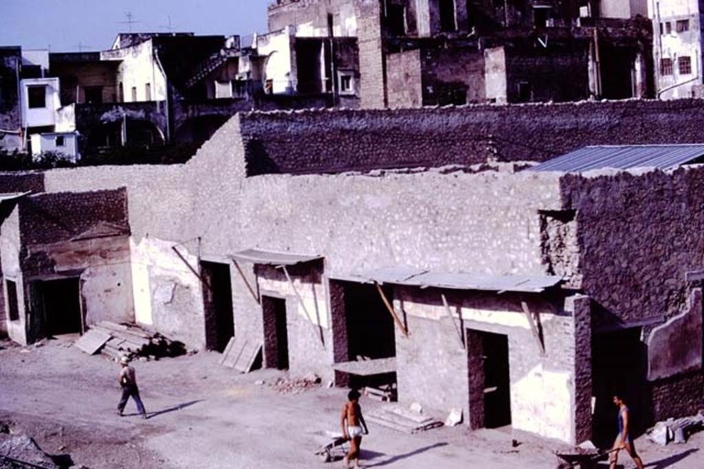 Oplontis, 1977. Area 60, south-west end of portico facing the pool, looking south-west. Photo by Stanley A. Jashemski.   
Source: The Wilhelmina and Stanley A. Jashemski archive in the University of Maryland Library, Special Collections (See collection page) and made available under the Creative Commons Attribution-Non Commercial License v.4. See Licence and use details. J77f0161

