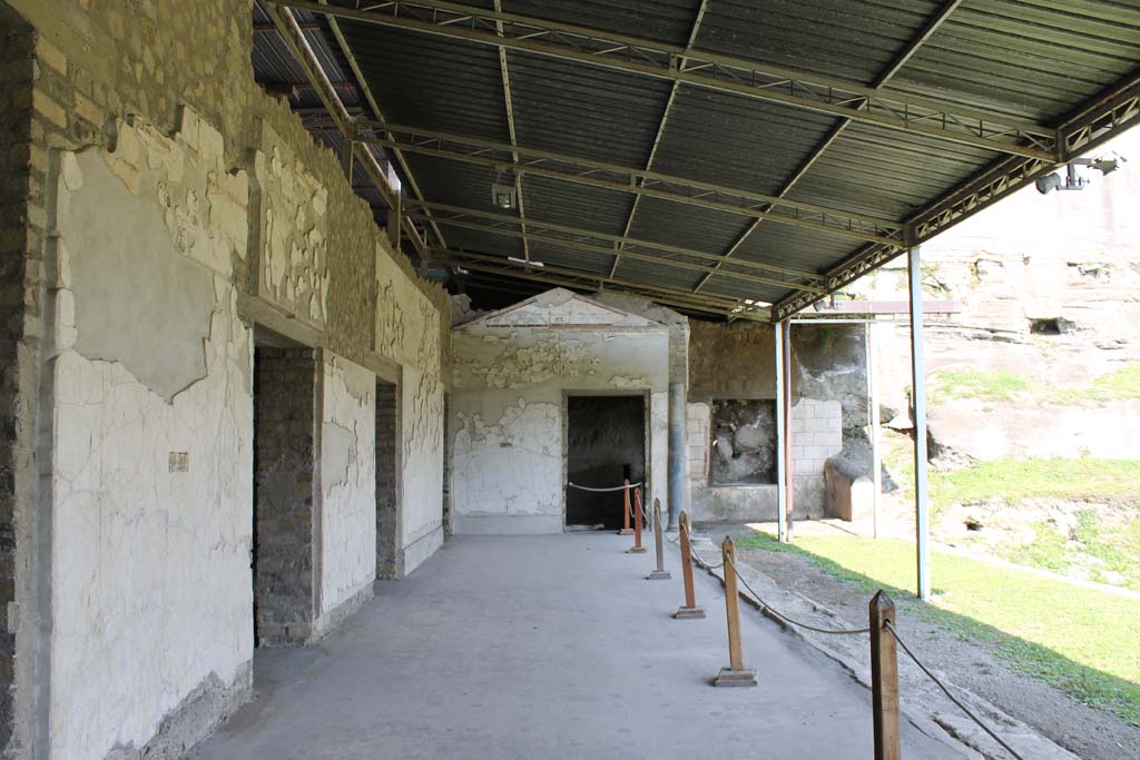 Oplontis Villa of Poppea, March 2014. Area 60, west portico, looking north from near room 72, on left.
Foto Annette Haug, ERC Grant 681269 DÉCOR.
