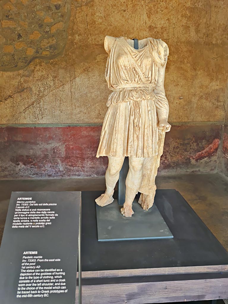 Oplontis Villa of Poppea, October 2023.
Room 75, marble statue of Artemis, on display here but found on the east side of the pool.
Photo courtesy of Giuseppe Ciaramella.