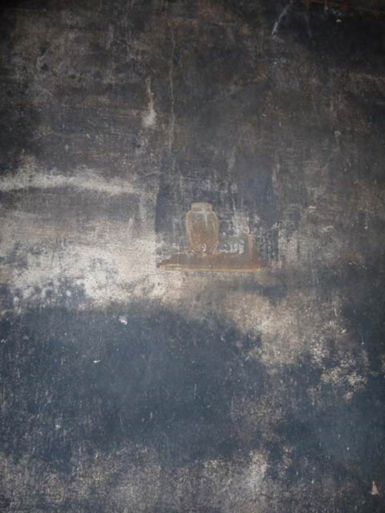 Oplontis, September 2015. Corridor 77, black middle panel, with black zoccolo below.