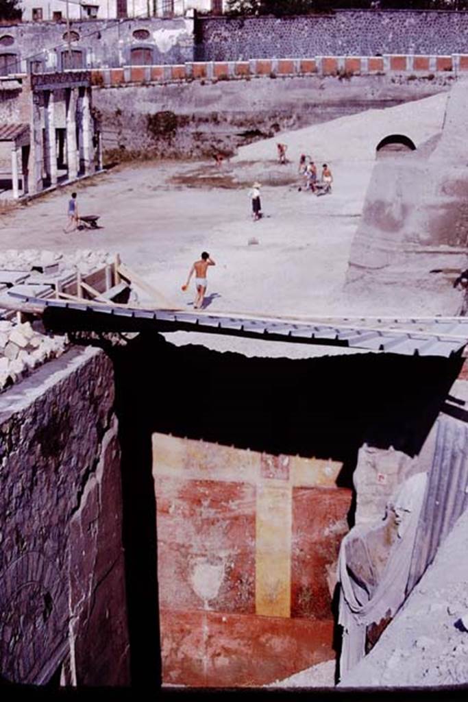 Oplontis, 1977. Looking west into room 78, and across north garden, at its rear. Photo by Stanley A. Jashemski.
Source: The Wilhelmina and Stanley A. Jashemski archive in the University of Maryland Library, Special Collections (See collection page) and made available under the Creative Commons Attribution-Non Commercial License v.4. See Licence and use details. J77f0162