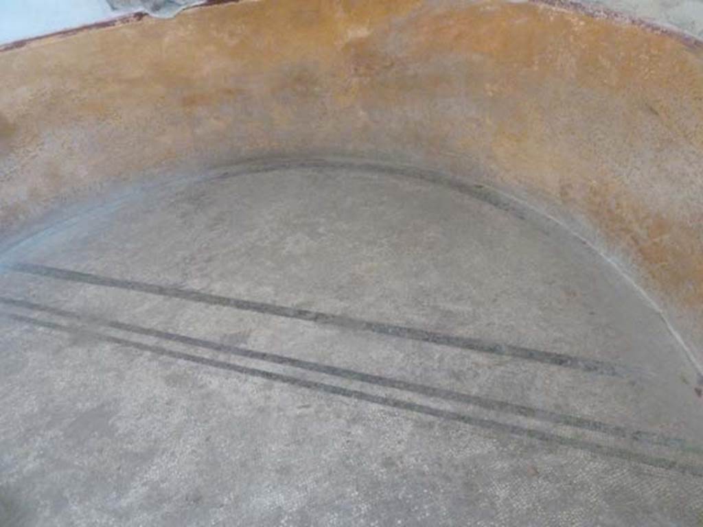 Oplontis, September 2015. Room 89, floor in semi-circular recess on south side.