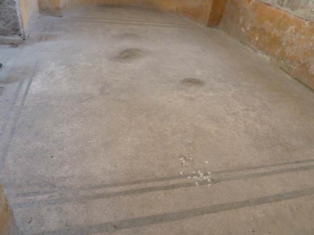 Oplontis, September 2015. Room 89, floor, looking south