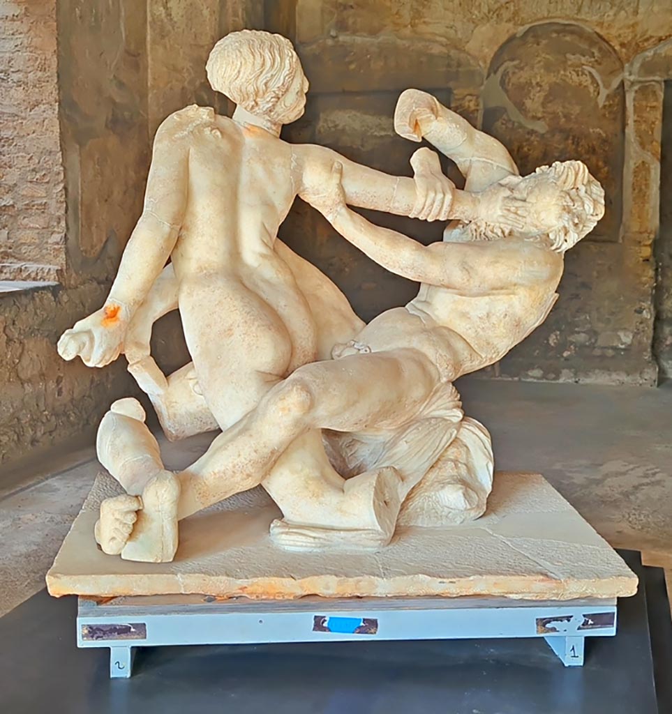 Oplontis Villa of Poppea, October 2023. 
Area 92, statuette of hermaphrodite and a satyr, on display in Room 21, but found on south side of pool.
Photo courtesy of Giuseppe Ciaramella.
