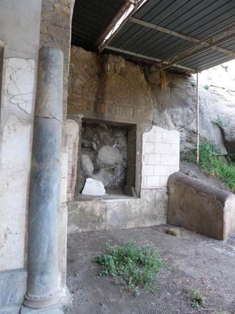 Oplontis, September 2015. Room 97, remains of painted dado with garden shrubs and birds. 