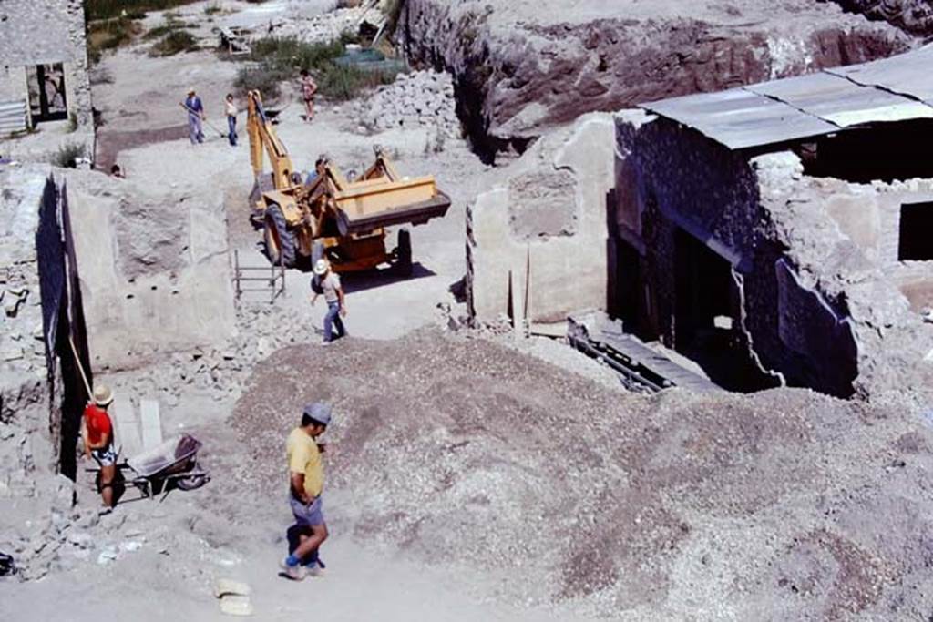 Oplontis, 1975. Looking west across room 69 towards the north garden. Photo by Stanley A. Jashemski.   
Source: The Wilhelmina and Stanley A. Jashemski archive in the University of Maryland Library, Special Collections (See collection page) and made available under the Creative Commons Attribution-Non Commercial License v.4. See Licence and use details. J75f0024

