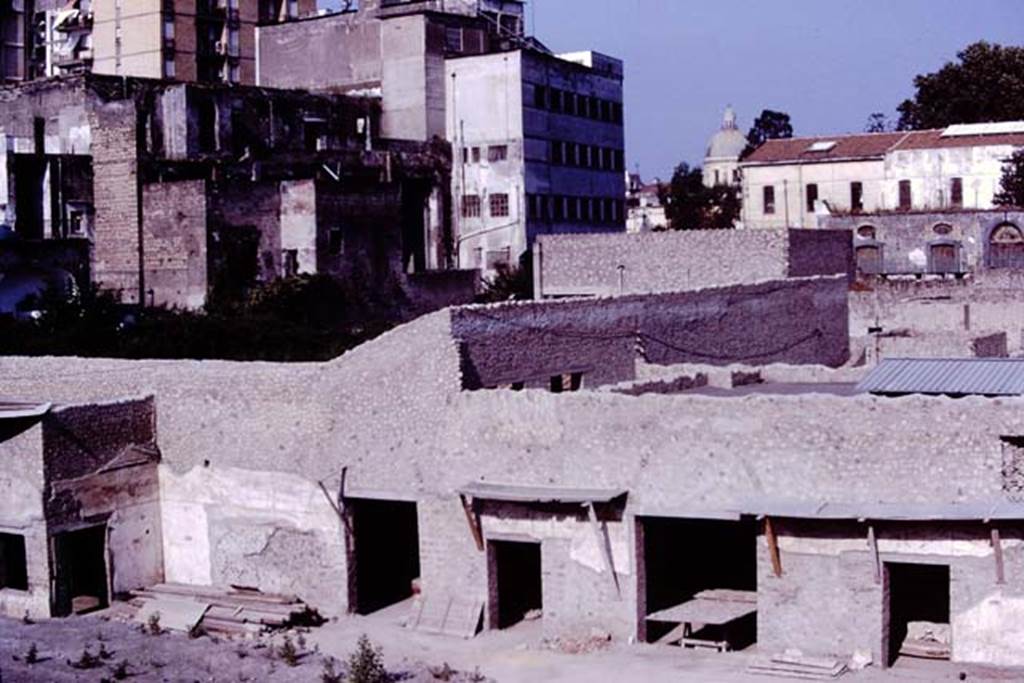 Oplontis, 1977. Area 60, south-west end of portico facing the pool, looking west. 
Photo by Stanley A. Jashemski.   
Source: The Wilhelmina and Stanley A. Jashemski archive in the University of Maryland Library, Special Collections (See collection page) and made available under the Creative Commons Attribution-Non Commercial License v.4. See Licence and use details. J77f0160
