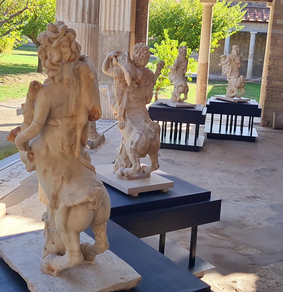 Oplontis Villa of Poppea, October 2023. 
Room 21, looking east towards Portico 33, with rear view of four statues of the Centaurs on display. Photo courtesy of Giuseppe Ciaramella. 
