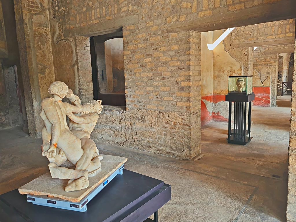 Oplontis Villa of Poppea, October 2023. 
Room 74, looking towards north wall with window into garden room 87, and doorway into room 88, on right. Photo courtesy of Giuseppe Ciaramella. 
