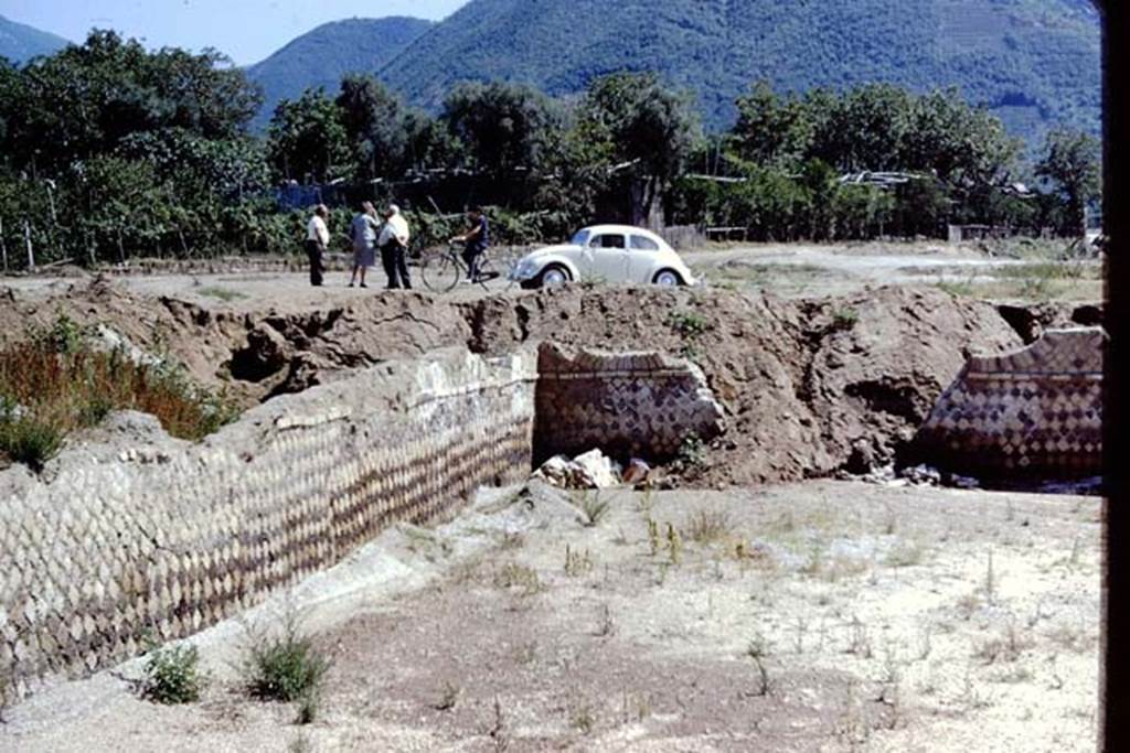 Stabiae, Villa del Pastore.  1968. Looking south-east. Photo by Stanley A. Jashemski.
Source: The Wilhelmina and Stanley A. Jashemski archive in the University of Maryland Library, Special Collections (See collection page) and made available under the Creative Commons Attribution-Non Commercial License v.4. See Licence and use details.
J68f1918
