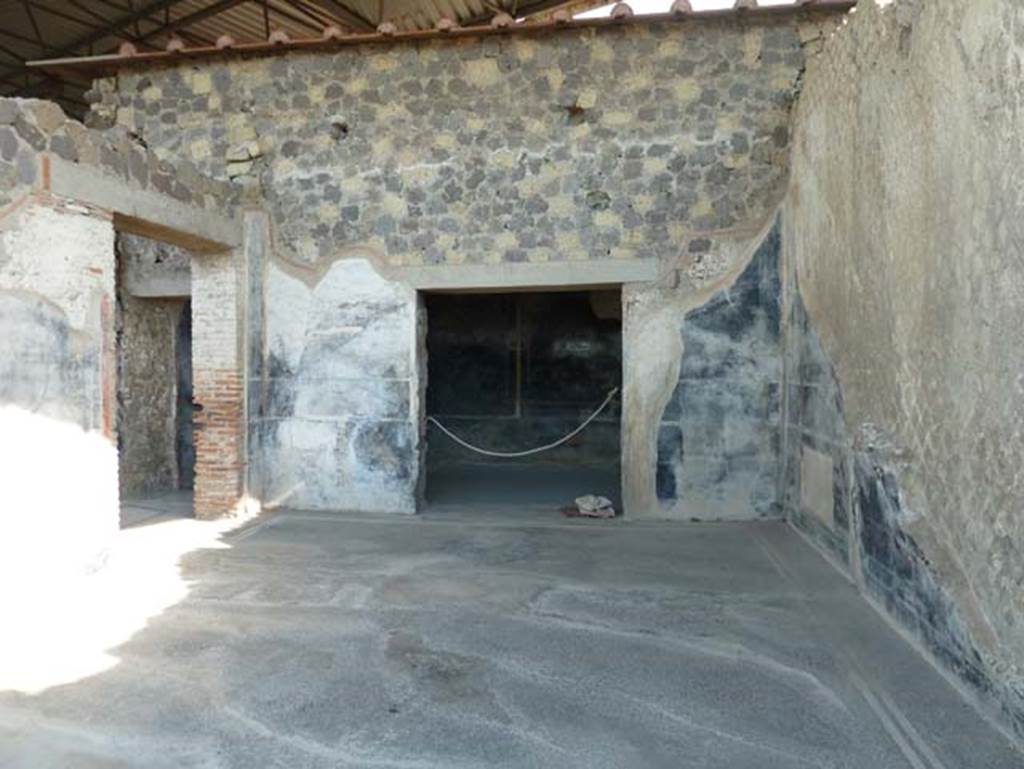 Stabiae, Secondo Complesso (Villa B), September 2015. Room 17, east wall with doorway to room 16, on left, south wall with doorway to room 15, in centre, west wall, on right. 
