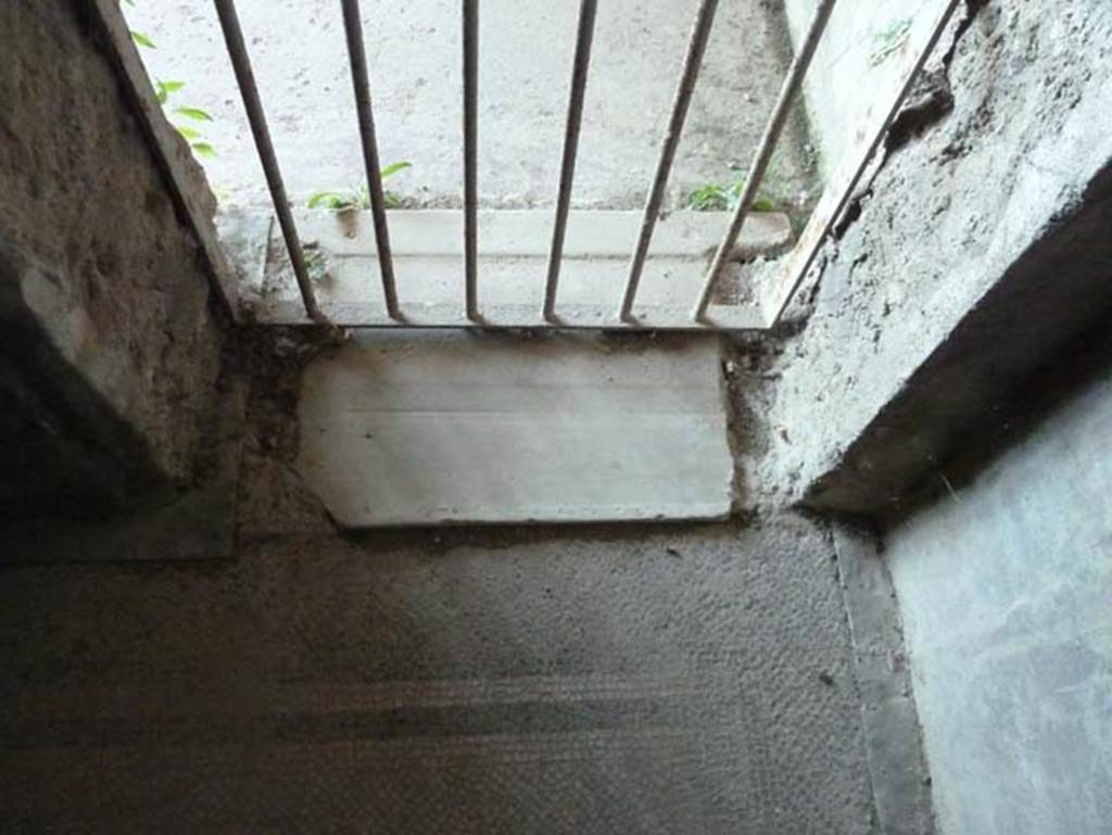 Stabiae, Secondo Complesso, September 2015. Room 19, threshold to doorway in east wall leading into room 20.