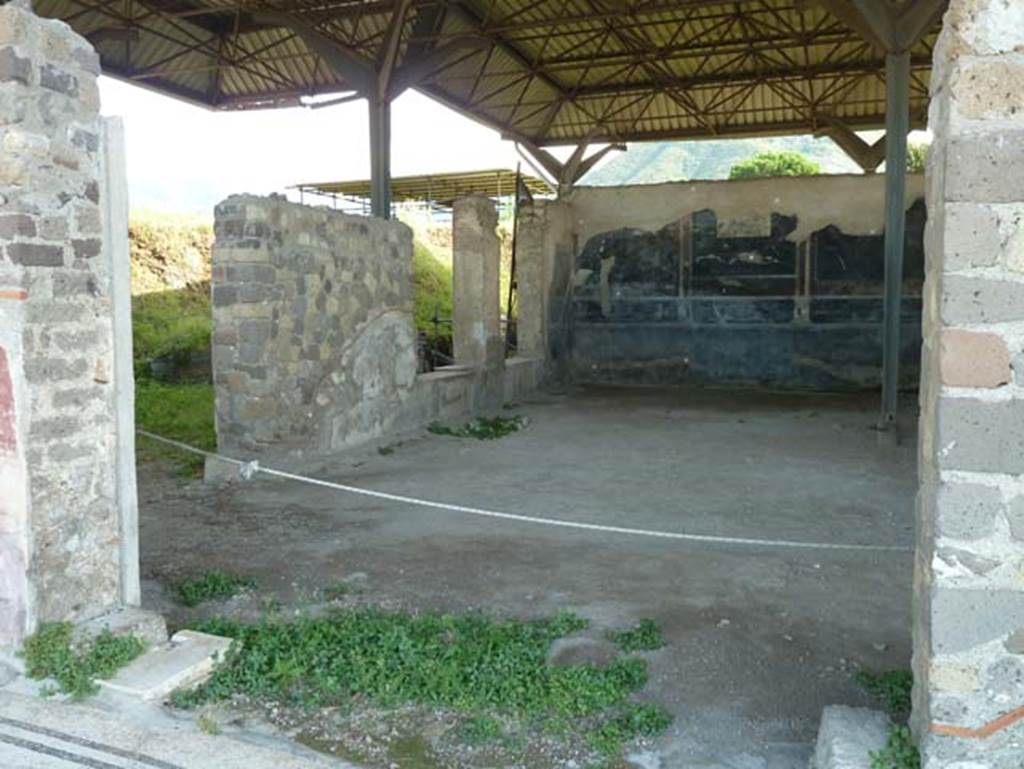Stabiae, Secondo Complesso (Villa B), September 2015. Doorway to room 13, on south side of area 12.