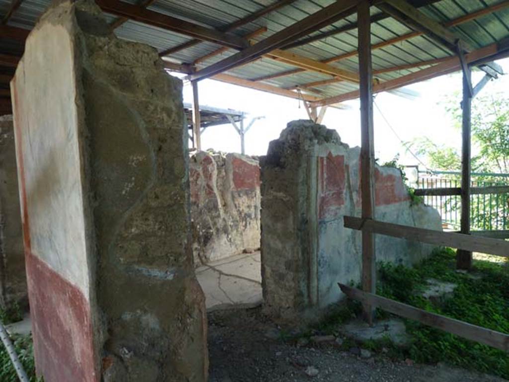 Stabiae, Secondo Complesso (Villa B), September 2015. Room 3, west wall with doorway to corridor 4.