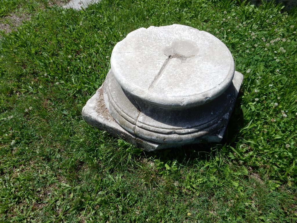 Stabiae, Villa Arianna, June 2019. Base of column. Photo courtesy of Buzz Ferebee.