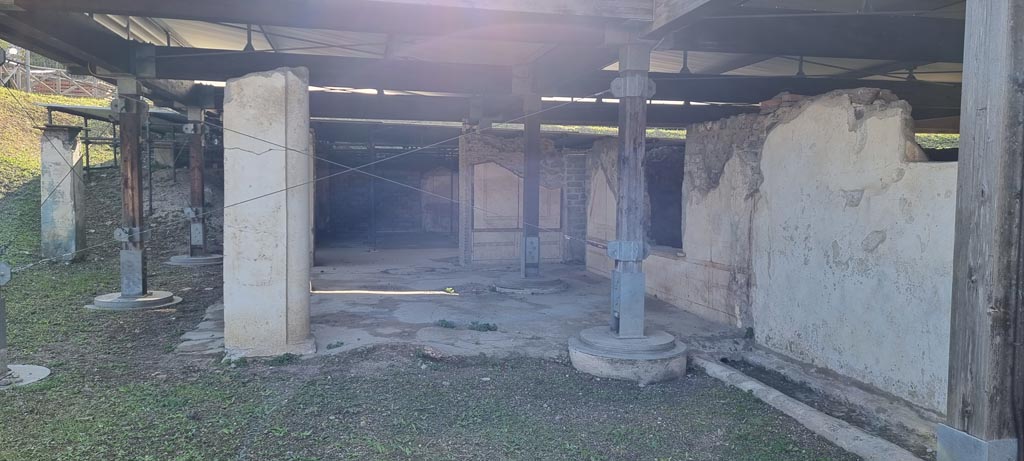 Stabiae, Villa Arianna, December 2023. Looking south through room U on west side of entrance steps. Photo courtesy of Miriam Colomer.