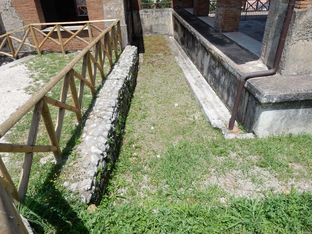 Stabiae, Villa Arianna, June 2019. Narrow room D on west side of Triclinium A, looking north. Photo courtesy of Buzz Ferebee.

