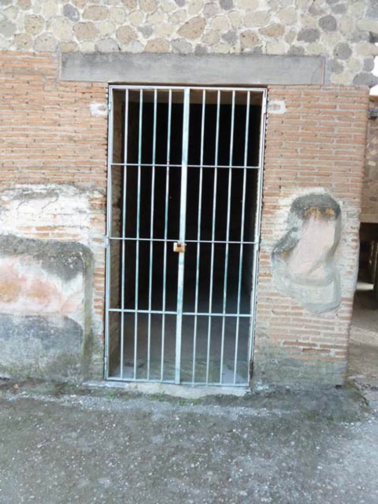 Stabiae, Villa Arianna, September 2015. Doorway to roof F.

