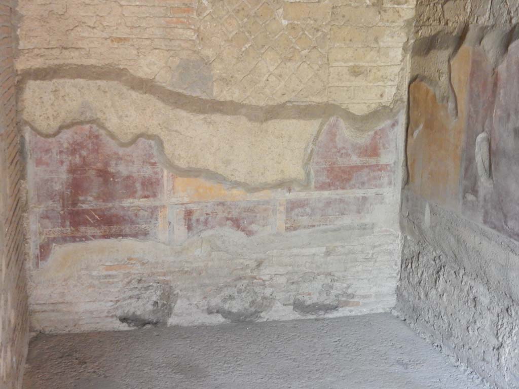 Stabiae, Villa Arianna, June 2019. Room F, detail of south wall. Photo courtesy of Buzz Ferebee.