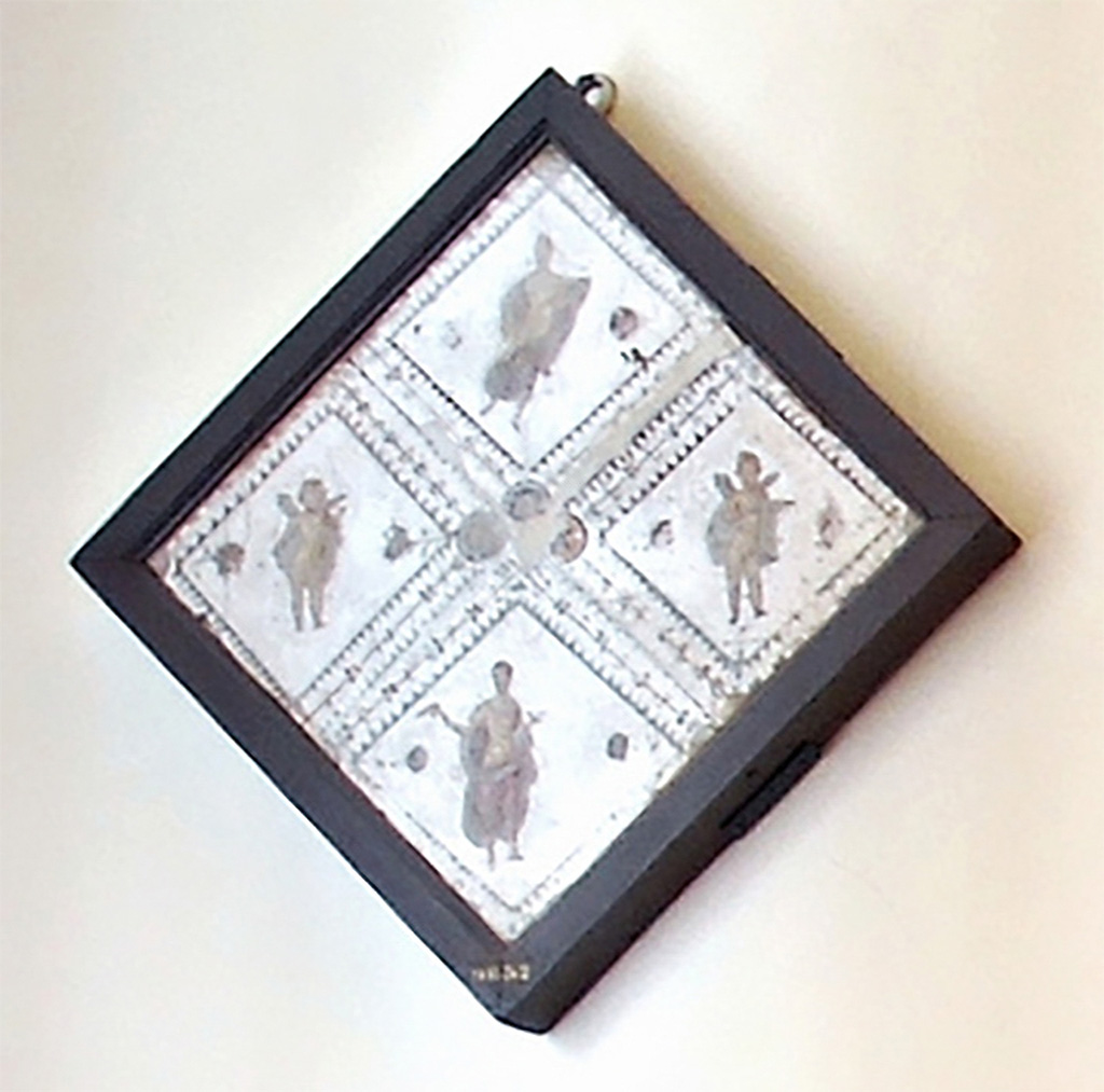 Stabiae, Villa Arianna. Found 22nd February 1760. Room 9. Four diamond shaped fragments of wall painting.
Now in Naples Archaeological Museum. Inventory number 9652.
