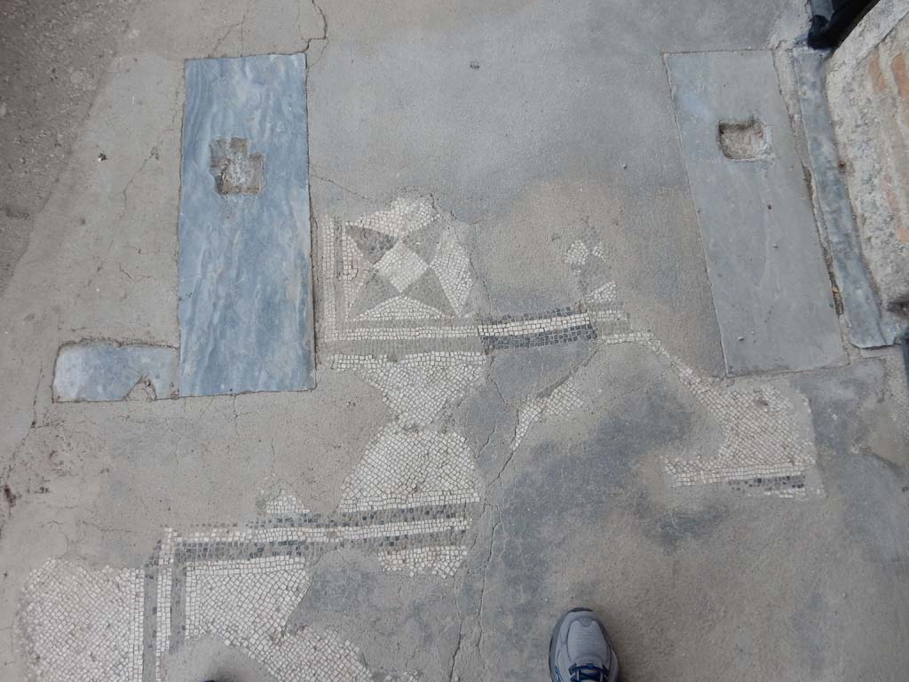 Stabiae, Villa Arianna, June 2019. Room 7, looking east across doorway threshold. Photo courtesy of Buzz Ferebee.