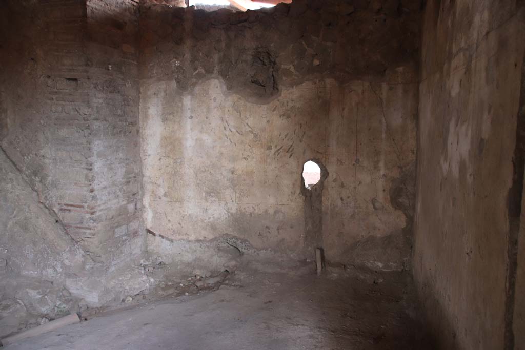Stabiae, Villa Arianna, September 2021. Room 28, looking towards north wall. Photo courtesy of Klaus Heese.