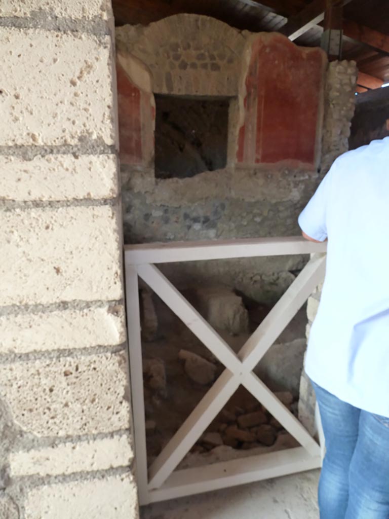 Stabiae, Villa Arianna, September 2015. Doorway to room 31, tepidarium.
