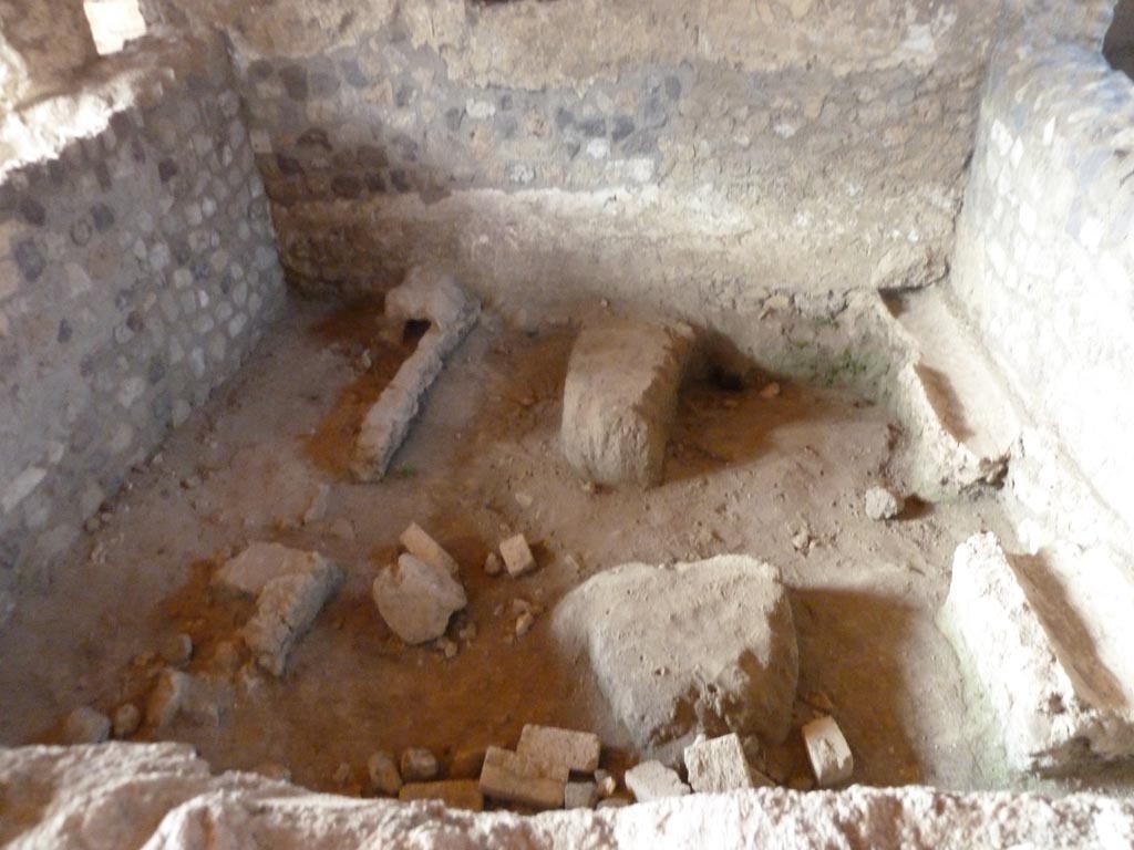 Stabiae, Villa Arianna, September 2015. Room 31, looking north at floor in room 31.