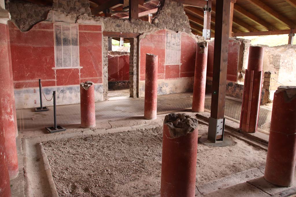 Stabiae, Villa Arianna, October 2020. W30, looking south-west across small peristyle W29. Photo courtesy of Klaus Heese. 