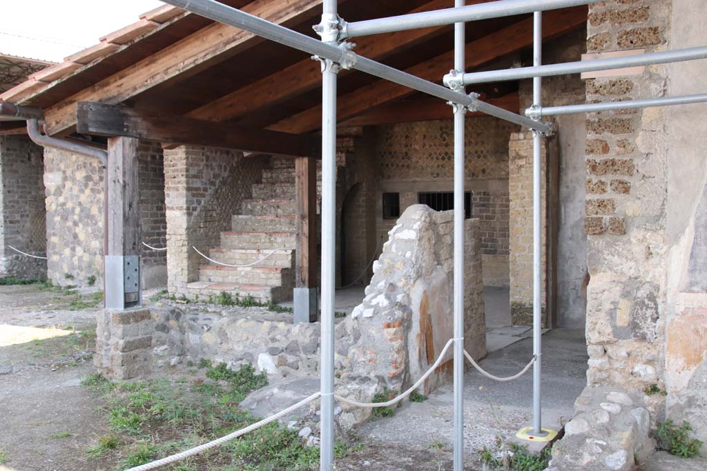 Stabiae, Villa Arianna, September 2021.
Looking towards doorway to room 40, right, room 41, and room 34. Photo courtesy of Klaus Heese.