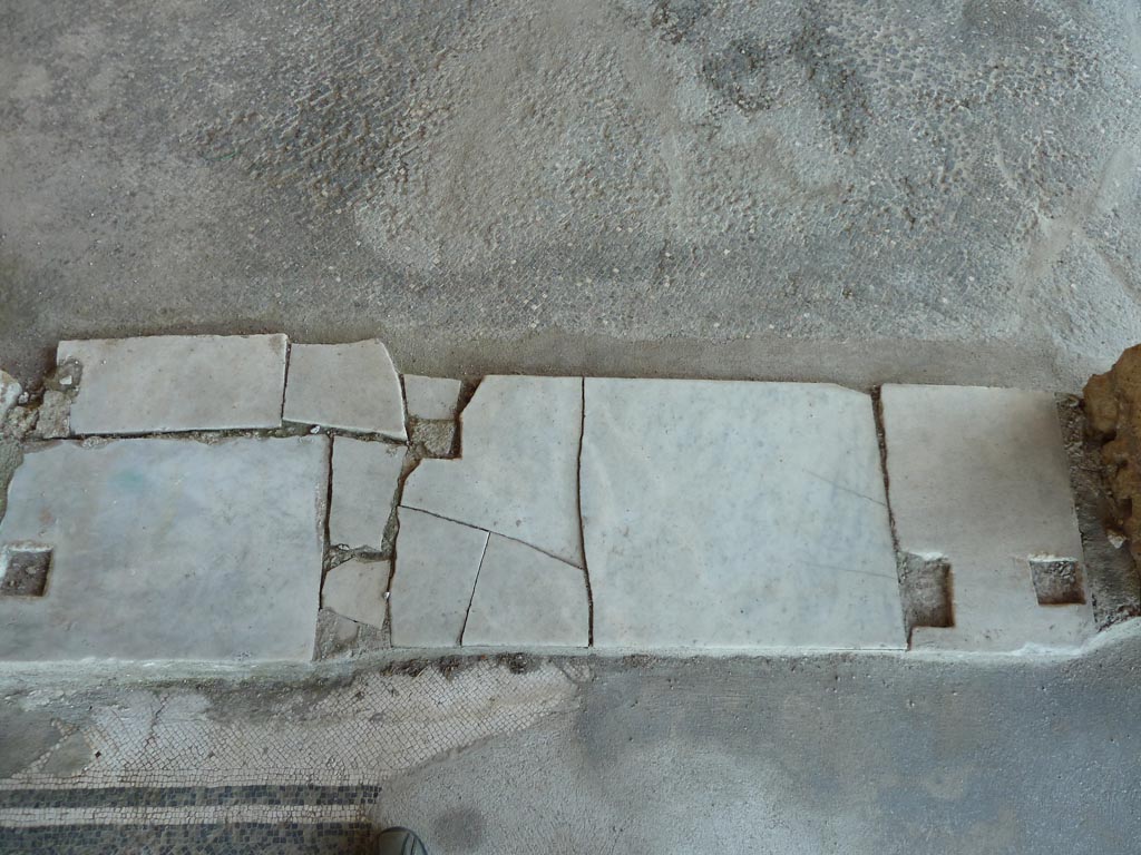 Stabiae, Villa Arianna, September 2015. Room 40, doorway threshold between room 40, top, and room 34, lower.