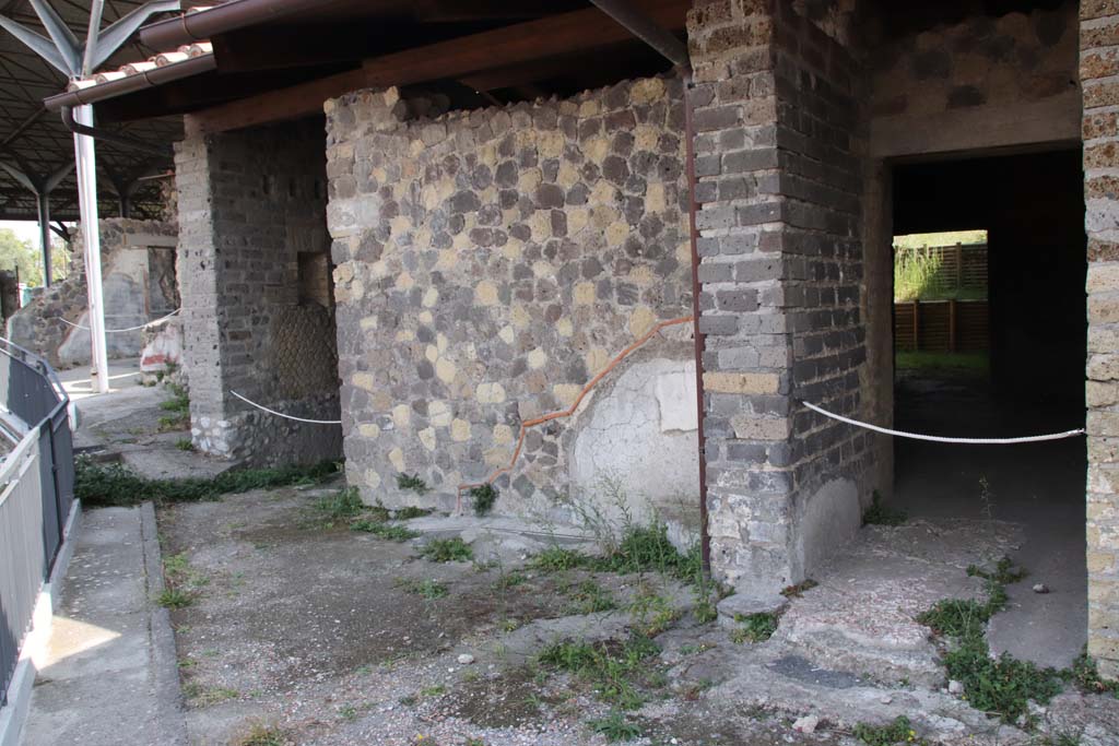 Stabiae, Villa Arianna, September 2021.
Looking east towards area of room 35, in centre, and doorway to room 33, on right. Photo courtesy of Klaus Heese.