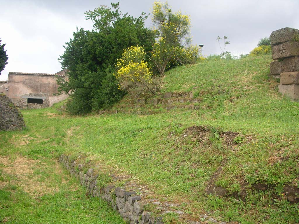 City Walls on north side of Pompeii. May 2010. 
Agger on south side of City Wall, looking west towards VI.1.26. Photo courtesy of Ivo van der Graaff.
