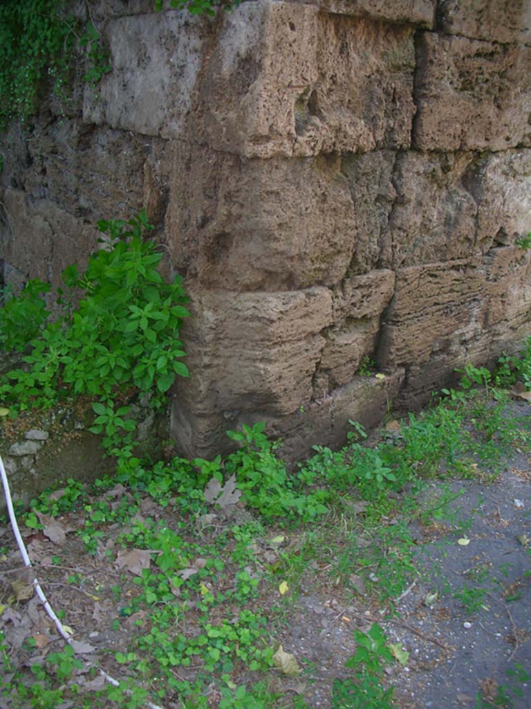 Porta Stabia, Pompeii. May 2010. West wall of Gate, at south end. Photo courtesy of Ivo van der Graaff.